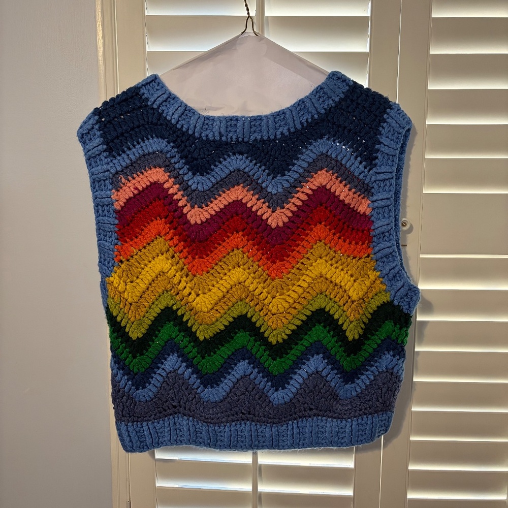 Farm Rio rainbow waves vest - Picture 2 of 6